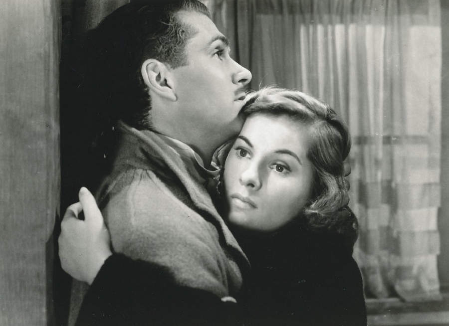 A screen shot of Joan Fontaine and Lawrence Olivier as the heroine and Max in Alfred Hitchcock's Rebecca